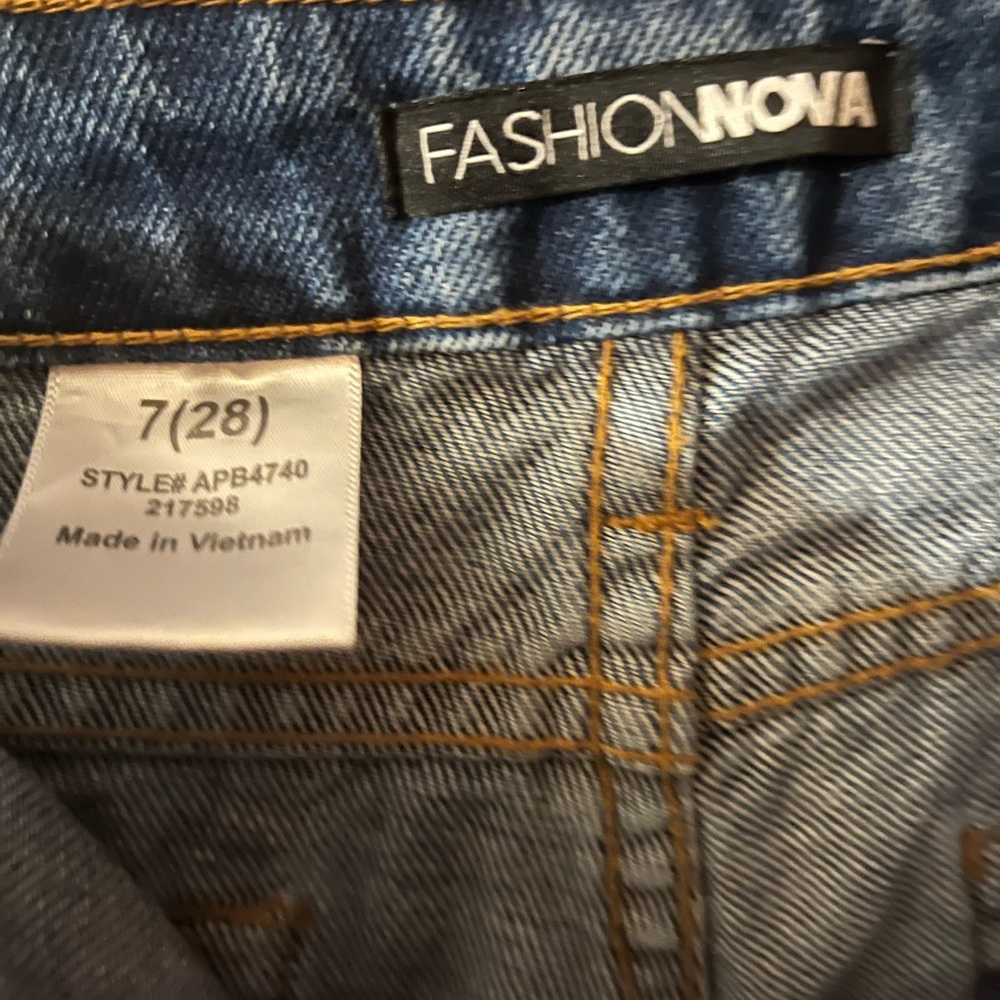 Fashionable nova distressed denim size 7